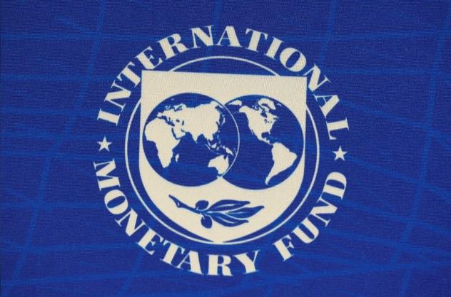 شعار صندوق النقد الدولي في صورة من أرشيف رويترز